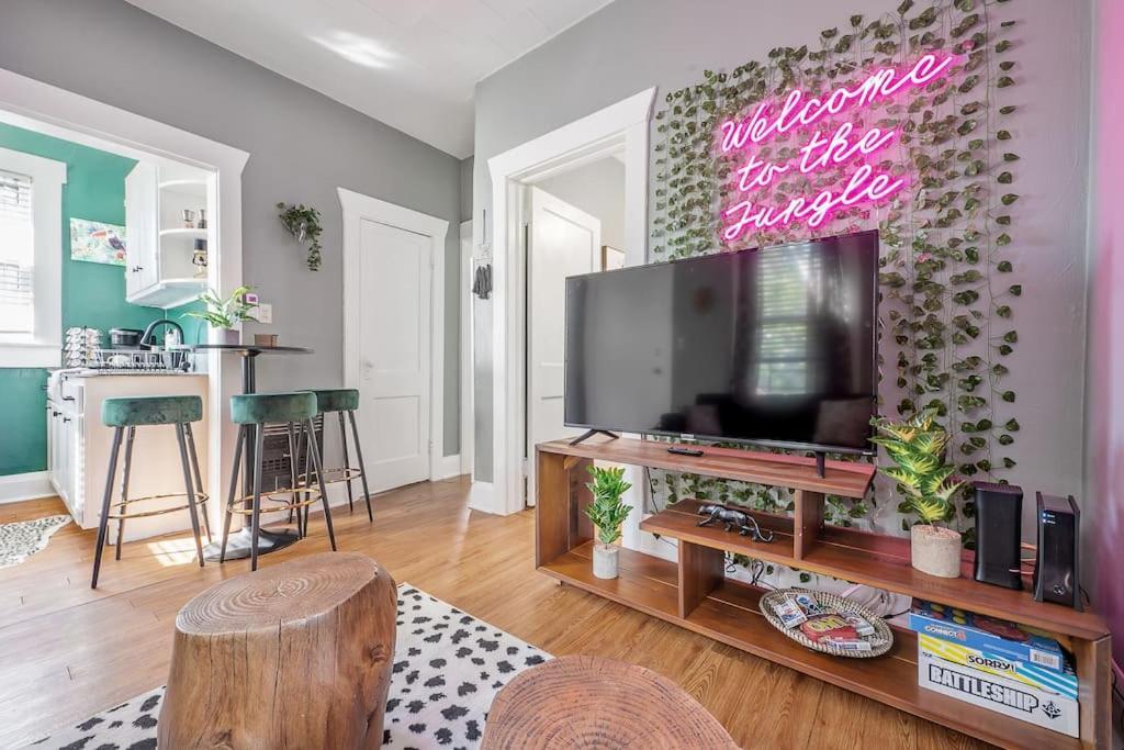 Jungle Themed Apt. Close To Coffee, Food + Shops! Tampa Dış mekan fotoğraf